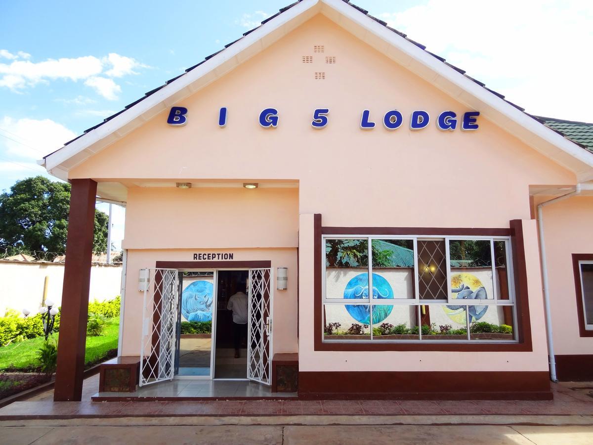 Big 5 Junior Lodge Lubumbashi Eksteriør bilde